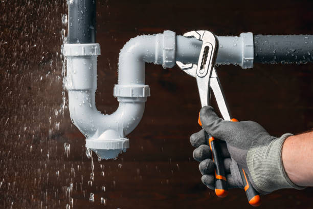 Professional Gas Line Repair technician working in Artesia Wells, TX